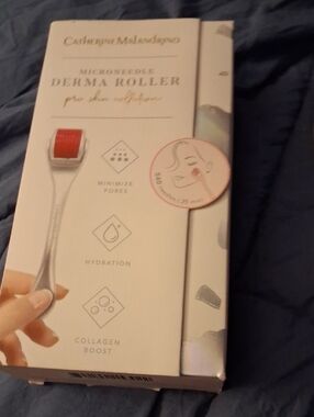 Catherine Malandrino Micro-Needle Derma Roller with Red Roller